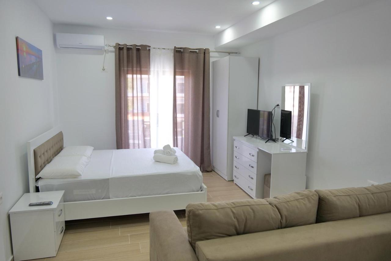 Iljo Apartments Ksamil Bagian luar foto
