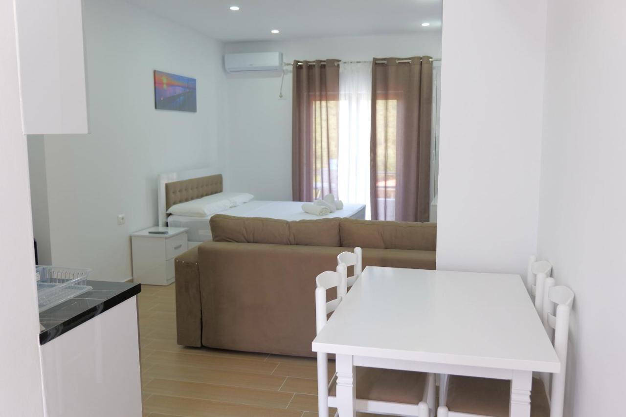 Iljo Apartments Ksamil Bagian luar foto