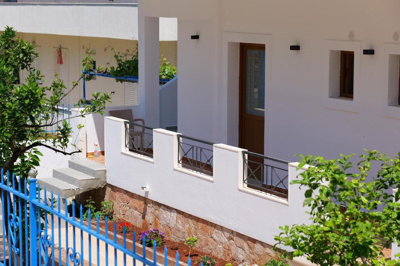 Iljo Apartments Ksamil Bagian luar foto